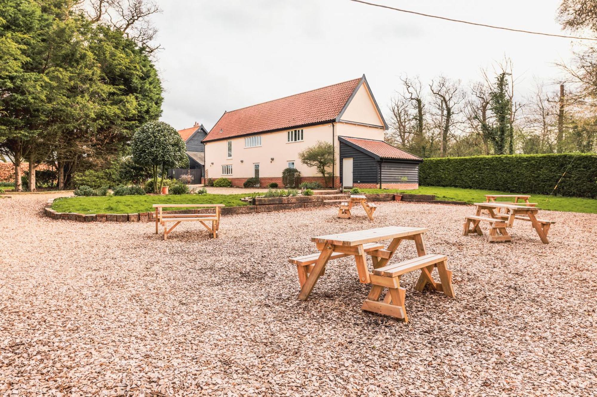 The Auberge Yaxley  Exteriör bild